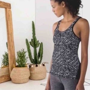 Lululemon tank top size 4